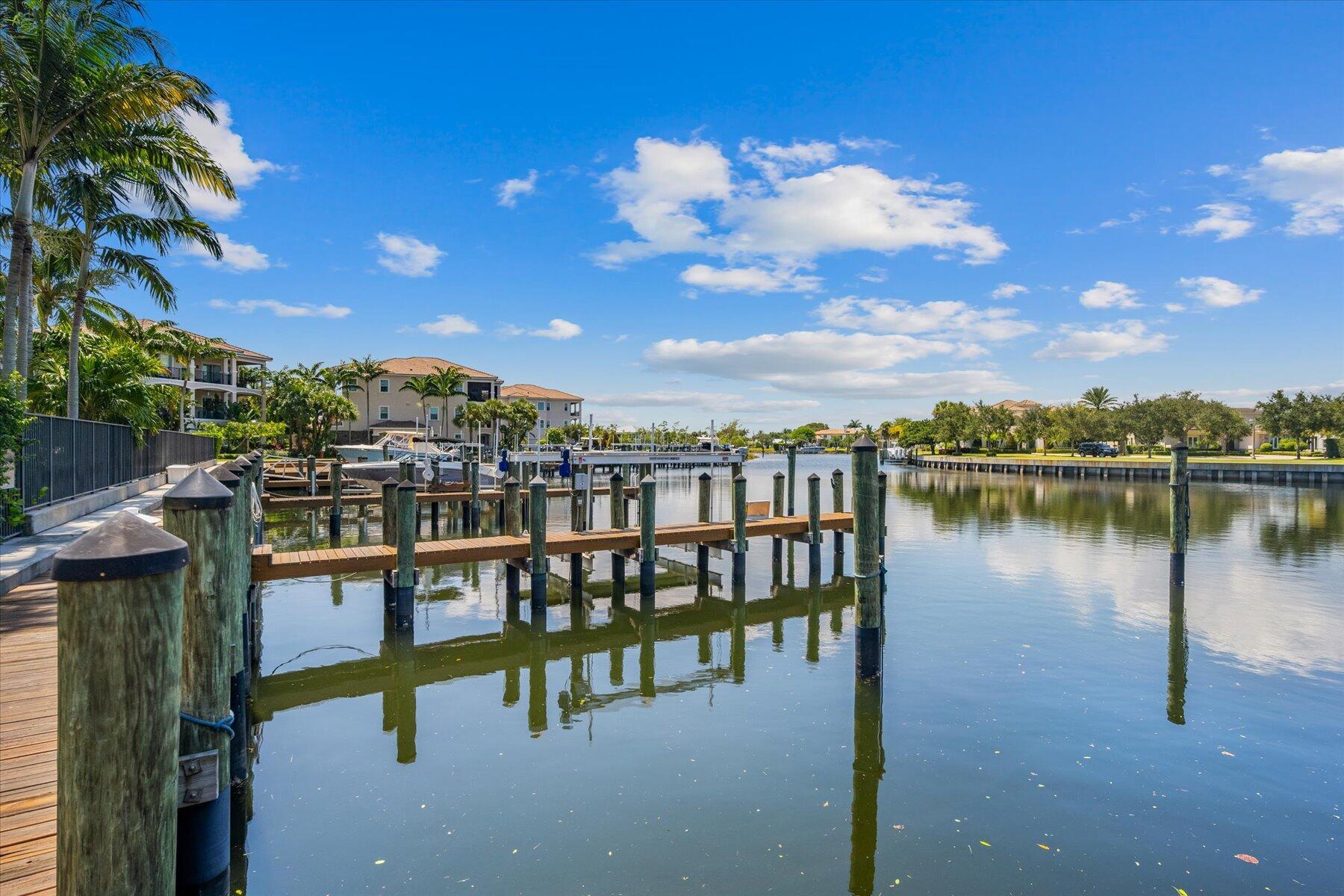 CARRIAGE HOMES AT FRENCHM - Residential