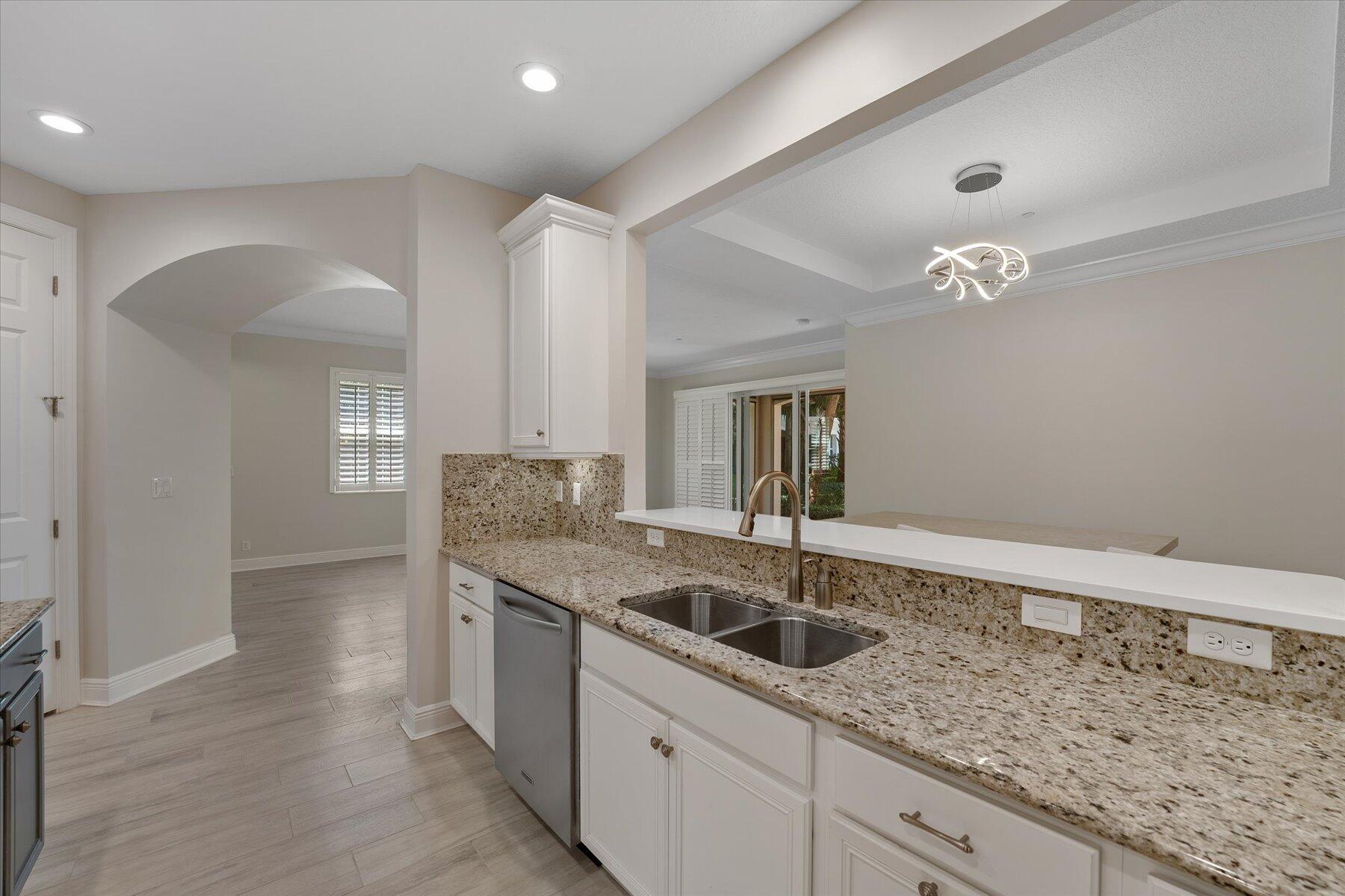 CARRIAGE HOMES AT FRENCHM - Residential