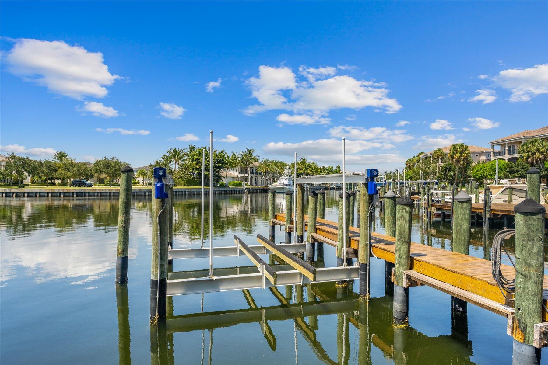 CARRIAGE HOMES AT FRENCHM - Residential