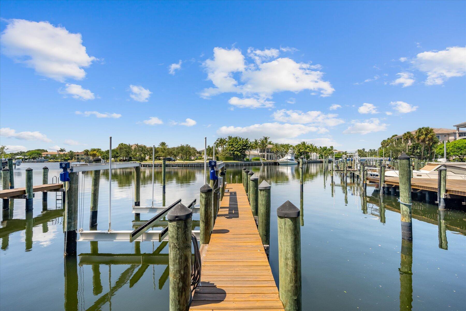 CARRIAGE HOMES AT FRENCHM - Residential