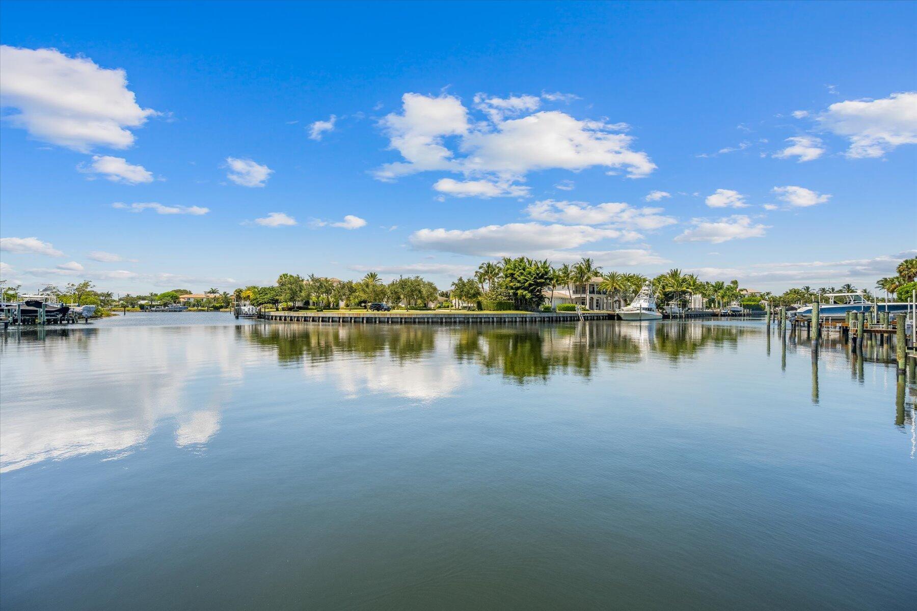 CARRIAGE HOMES AT FRENCHM - Residential