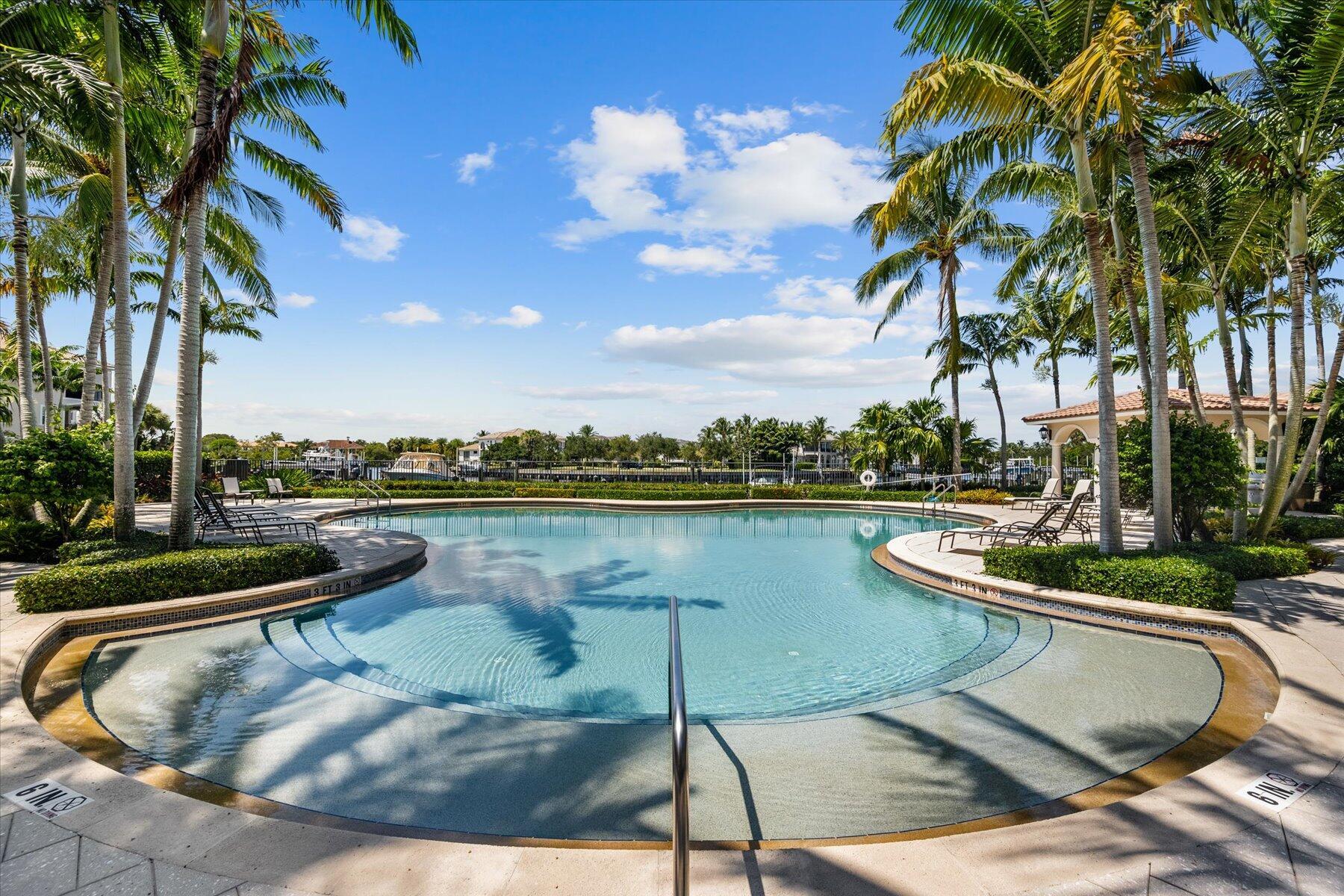 CARRIAGE HOMES AT FRENCHM - Residential