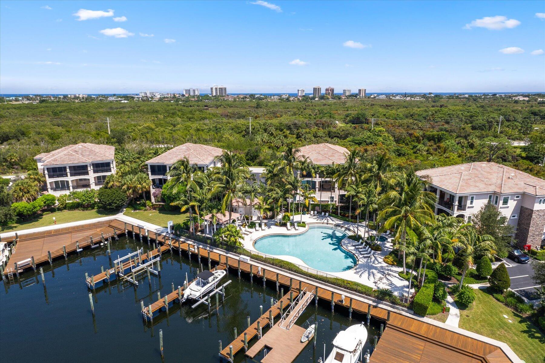 CARRIAGE HOMES AT FRENCHM - Residential