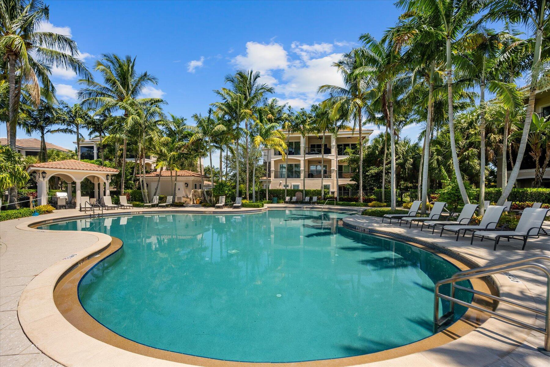 CARRIAGE HOMES AT FRENCHM - Residential