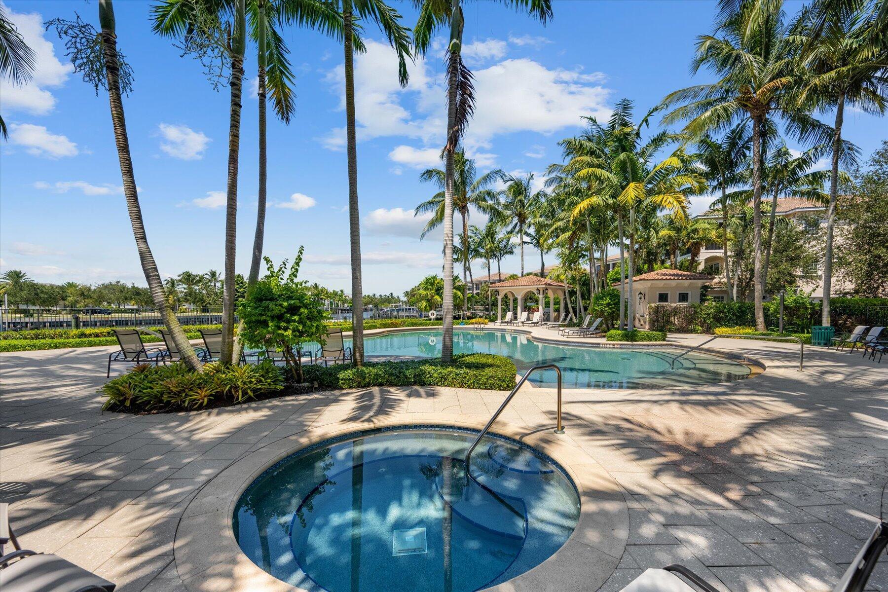 CARRIAGE HOMES AT FRENCHM - Residential