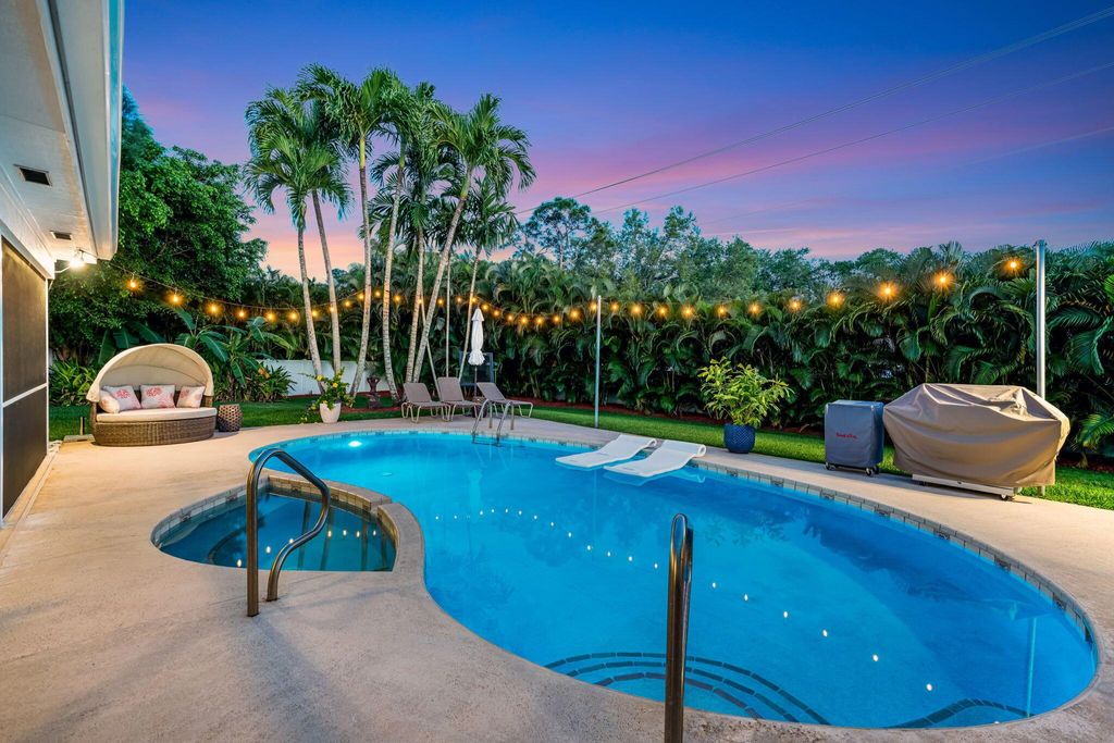 Photo of 19570 Trails End Ter, Jupiter, FL 33458 (MLS # R11077778)