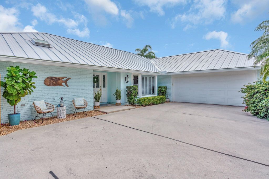 Photo of 19570 Trails End Ter, Jupiter, FL 33458 (MLS # R11077778)