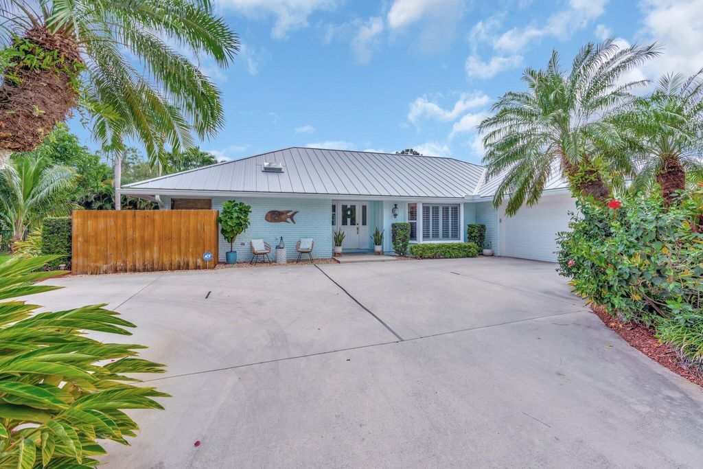 Photo of 19570 Trails End Ter, Jupiter, FL 33458 (MLS # R11077778)