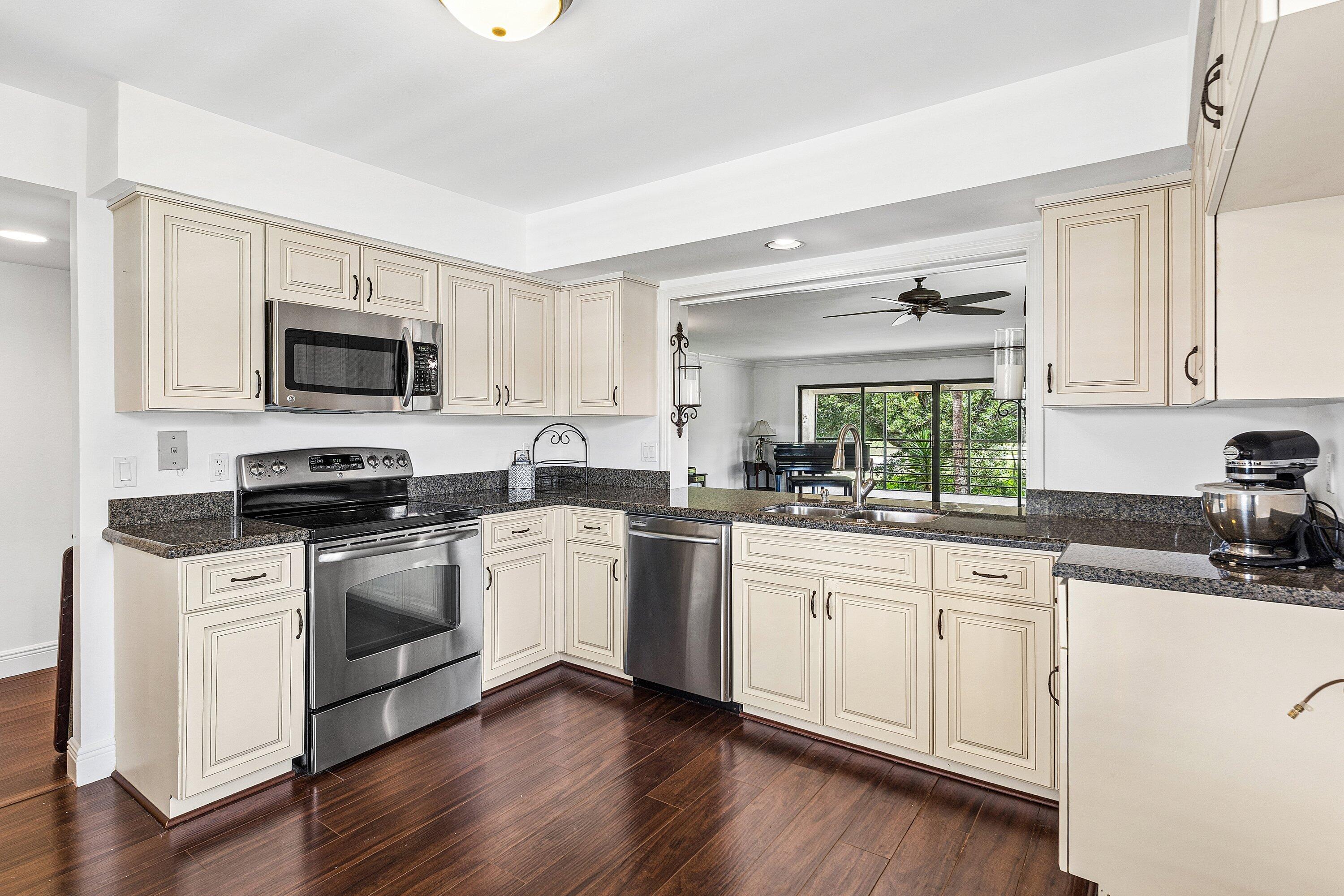 Properties 6462 Aspen Glen Circle