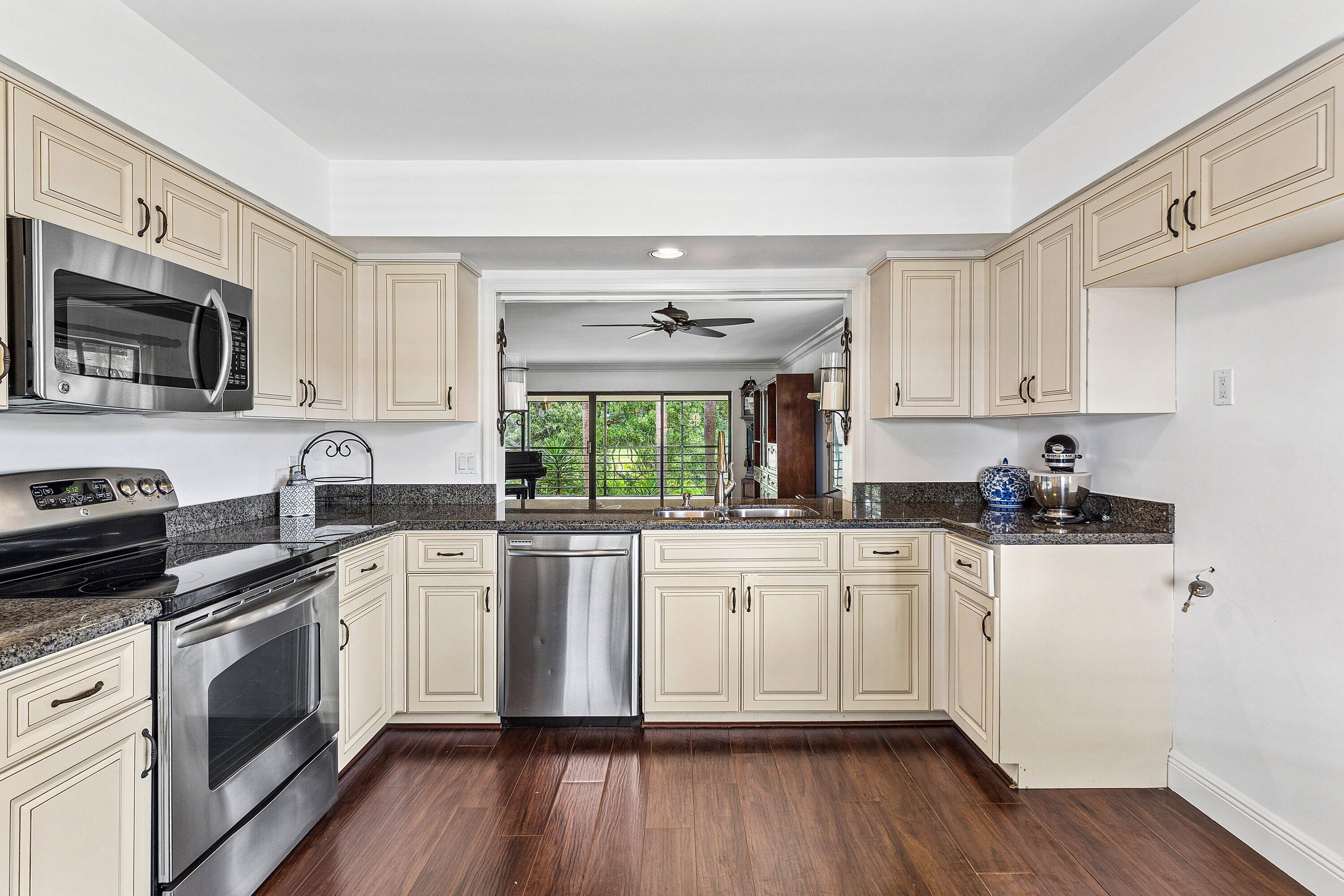 Properties 6462 Aspen Glen Circle