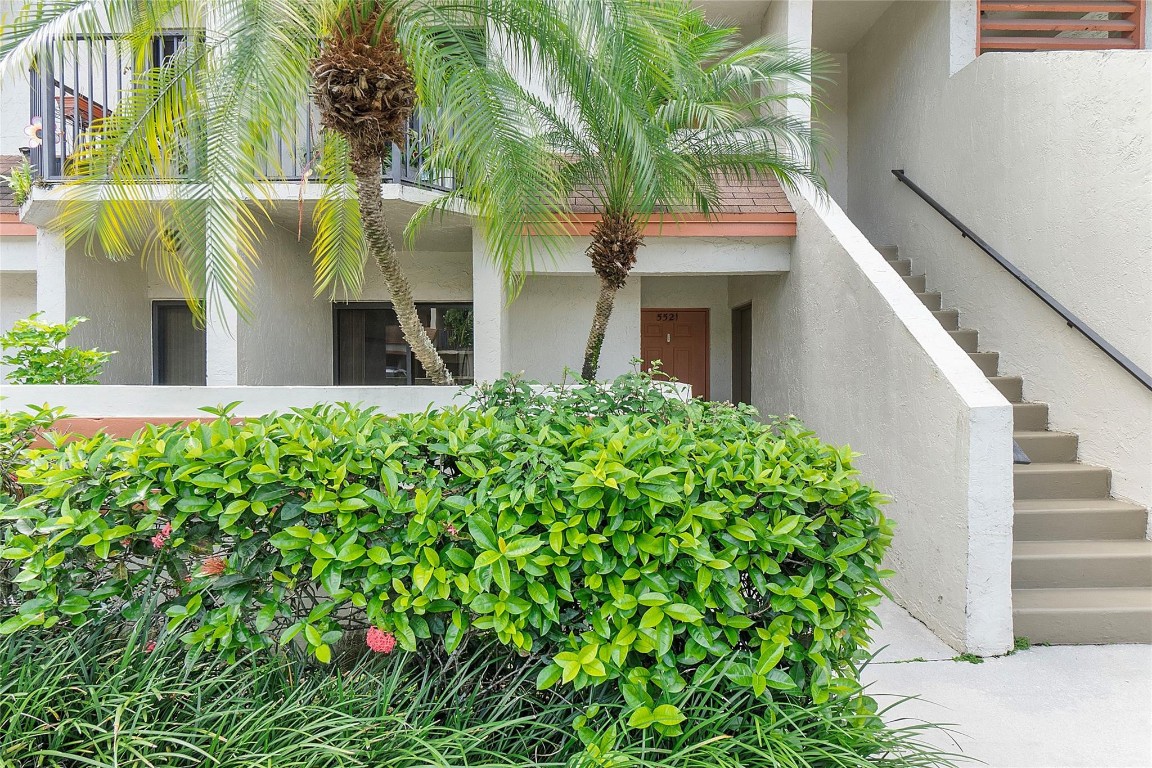 COURTYARD OF CORAL GATE 2 - Residential
