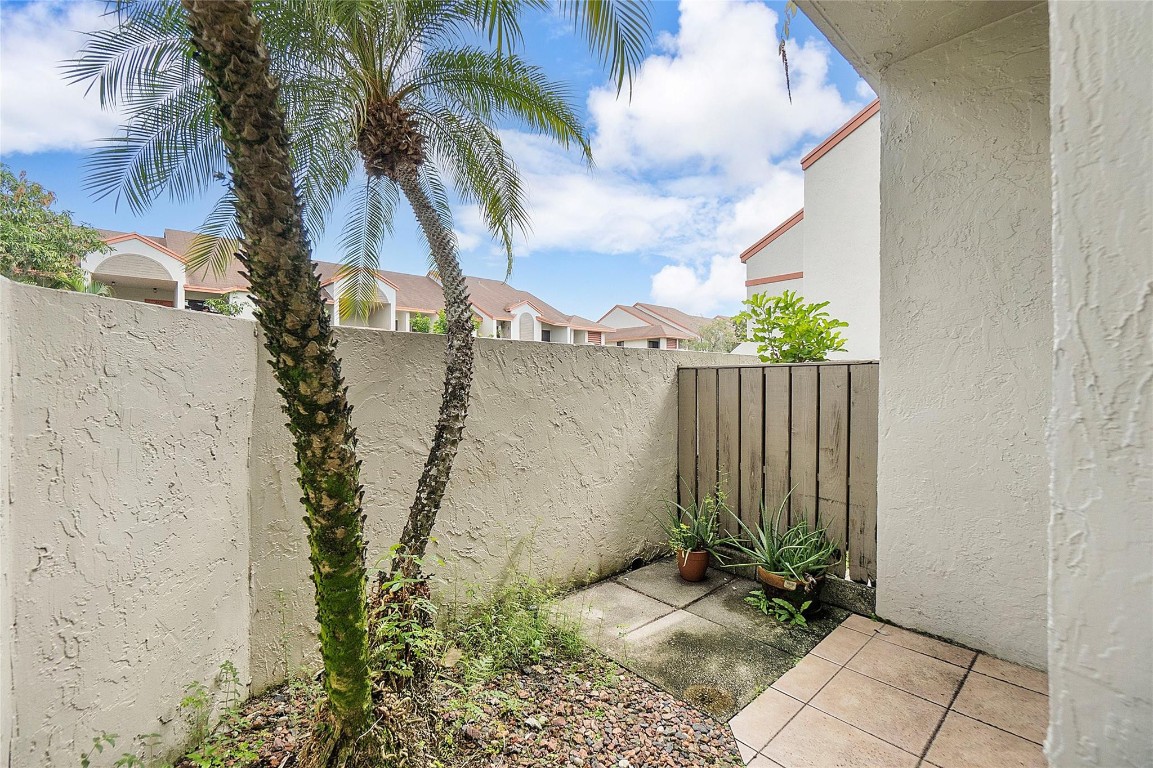 COURTYARD OF CORAL GATE 2 - Residential