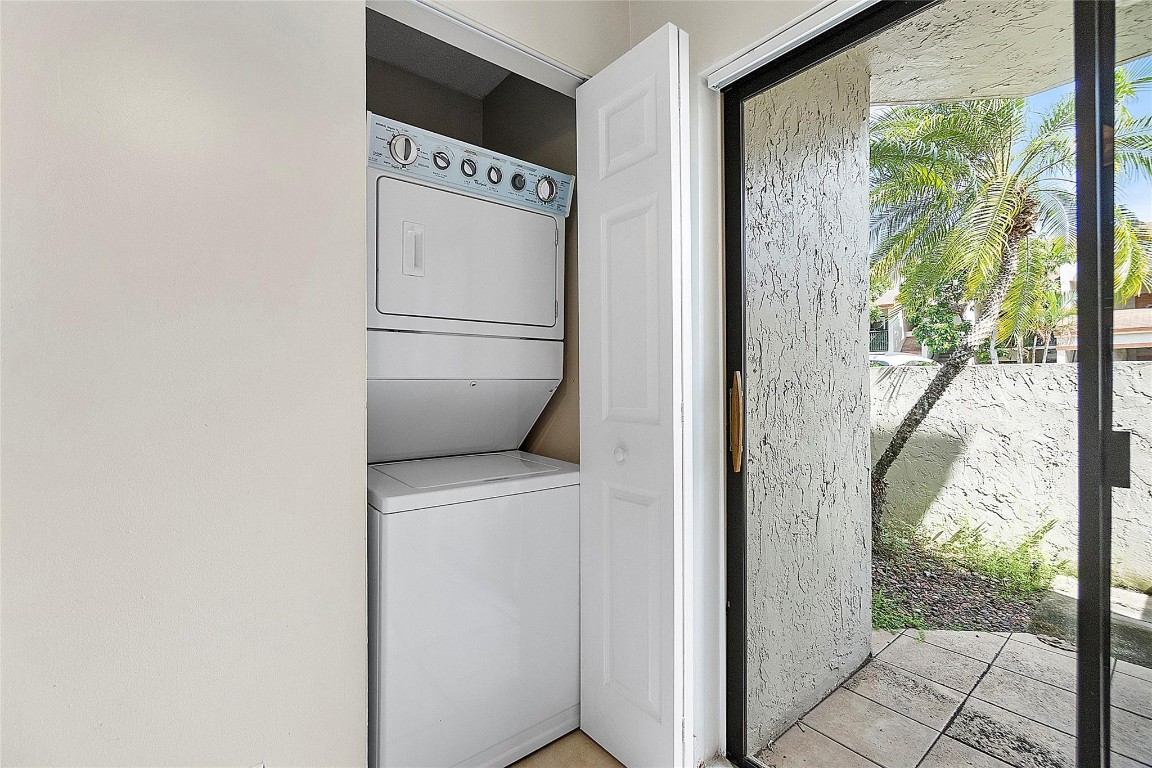 COURTYARD OF CORAL GATE 2 - Residential