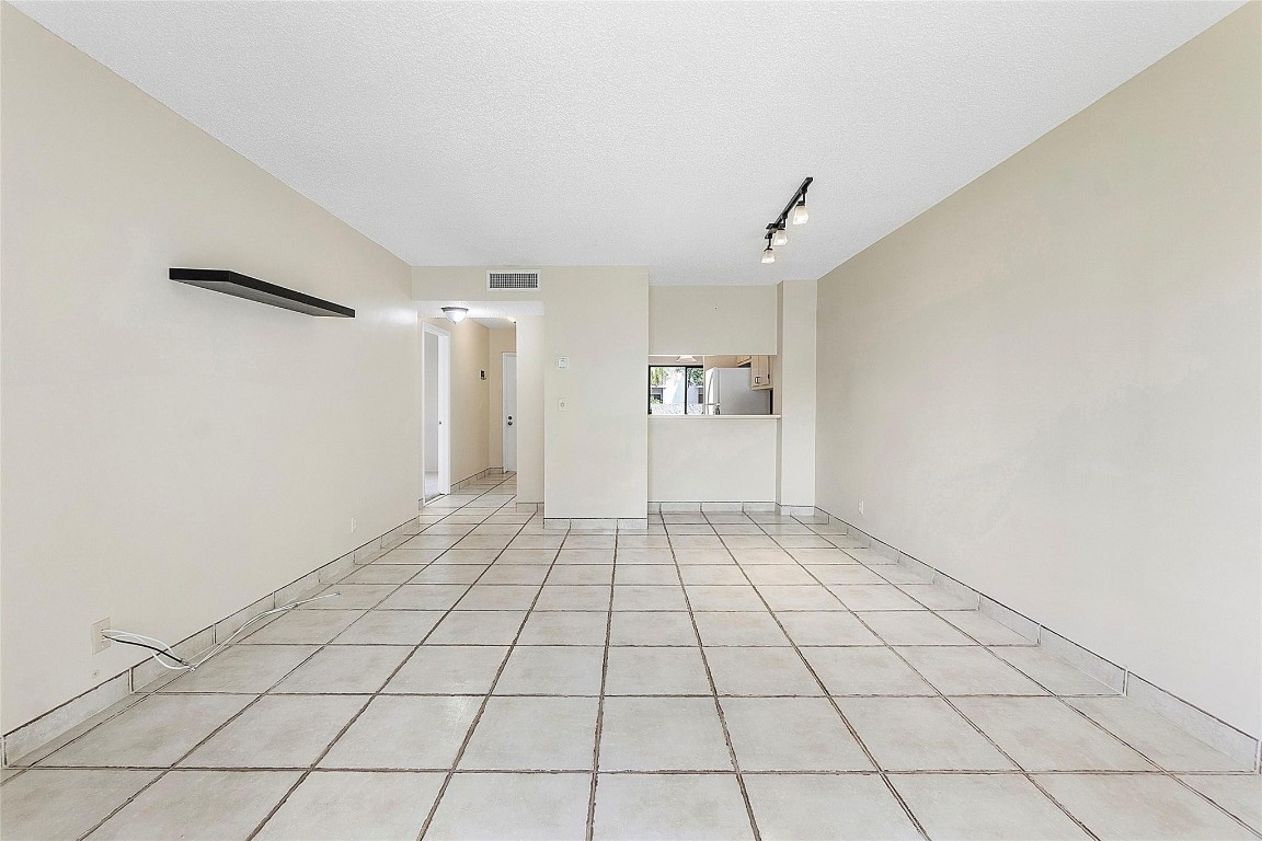 COURTYARD OF CORAL GATE 2 - Residential