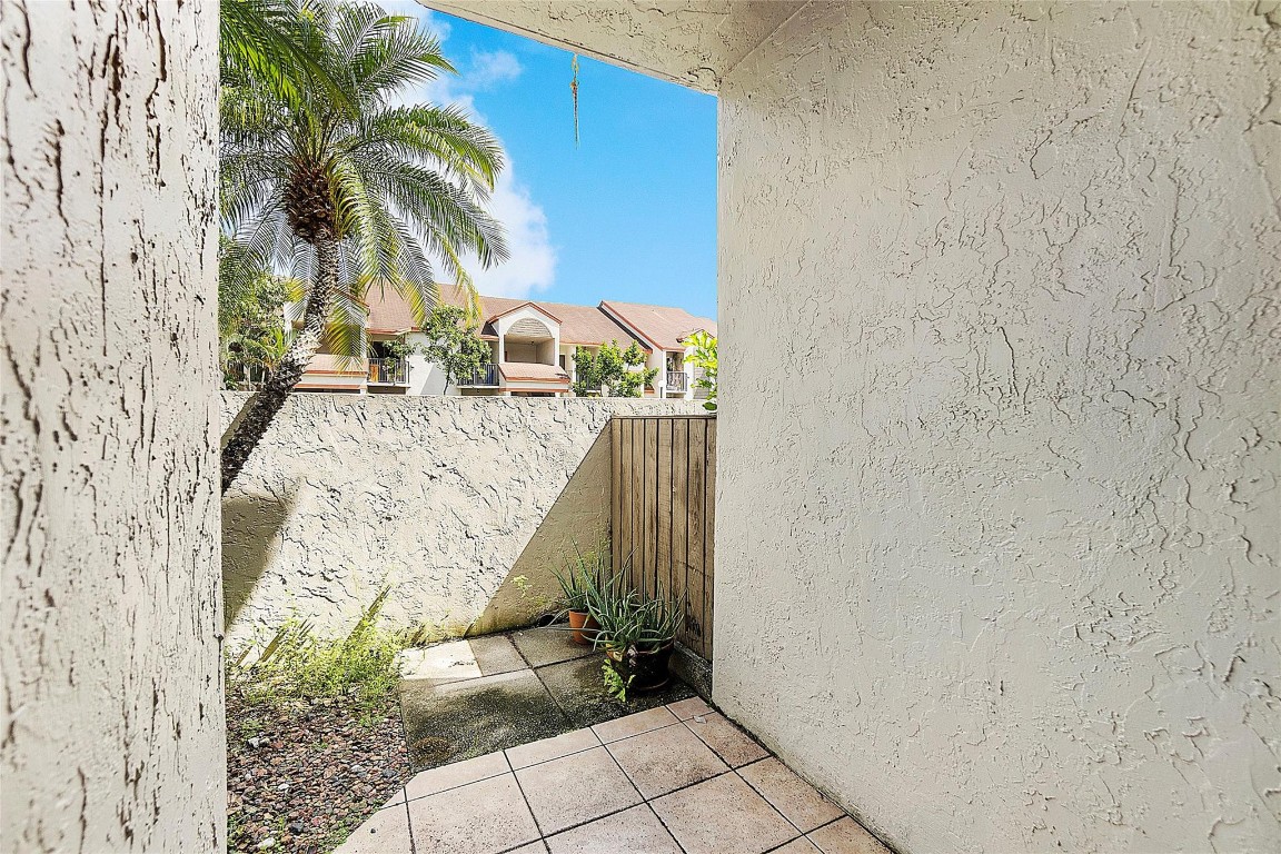 COURTYARD OF CORAL GATE 2 - Residential
