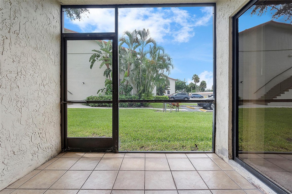 COURTYARD OF CORAL GATE 2 - Residential