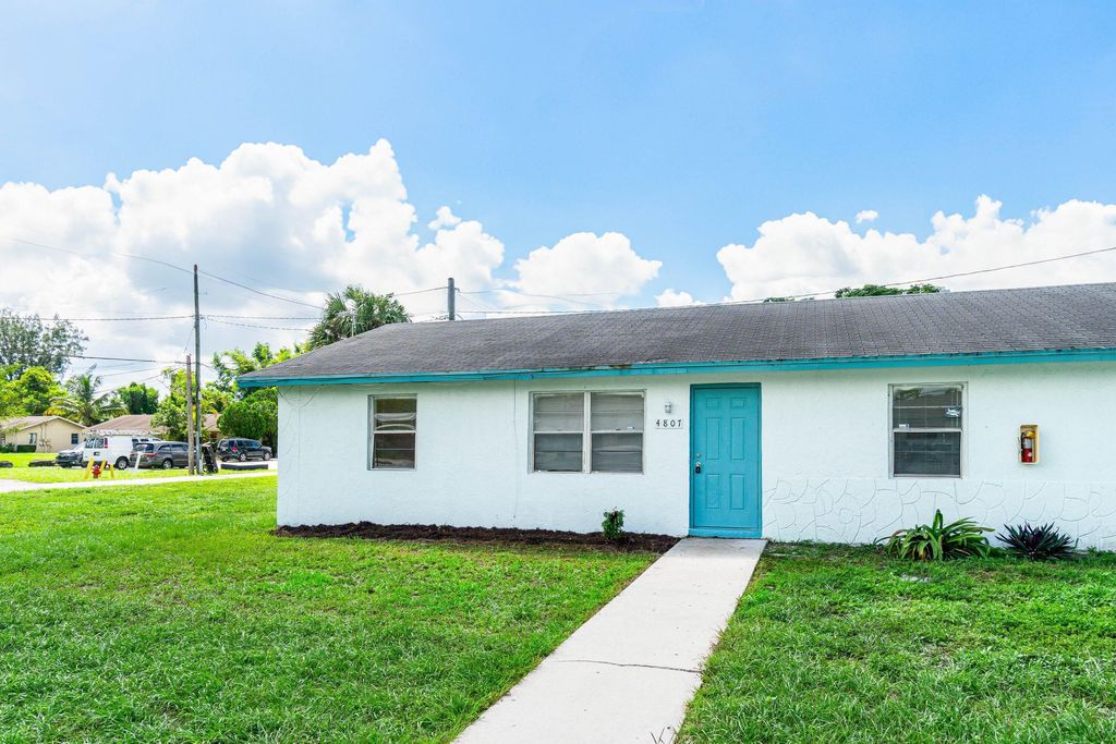 Photo of 4807 Gulfstream Road, Lake Worth, FL 33461 (MLS # B26056990)