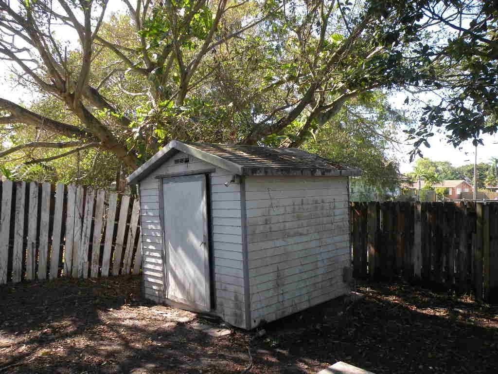 Photo of 4415 SW 72 Terrace, Davie, FL 33314 (MLS # F10542327)