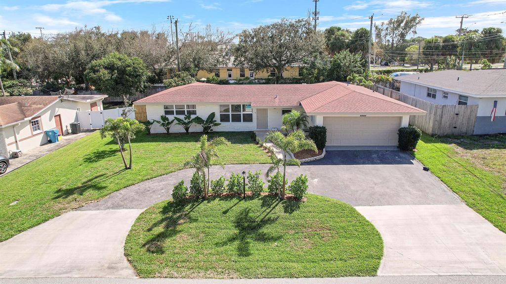 Photo of 334 SW 14 Th Avenue, Boynton Beach, FL 33435 (MLS # R11099645)