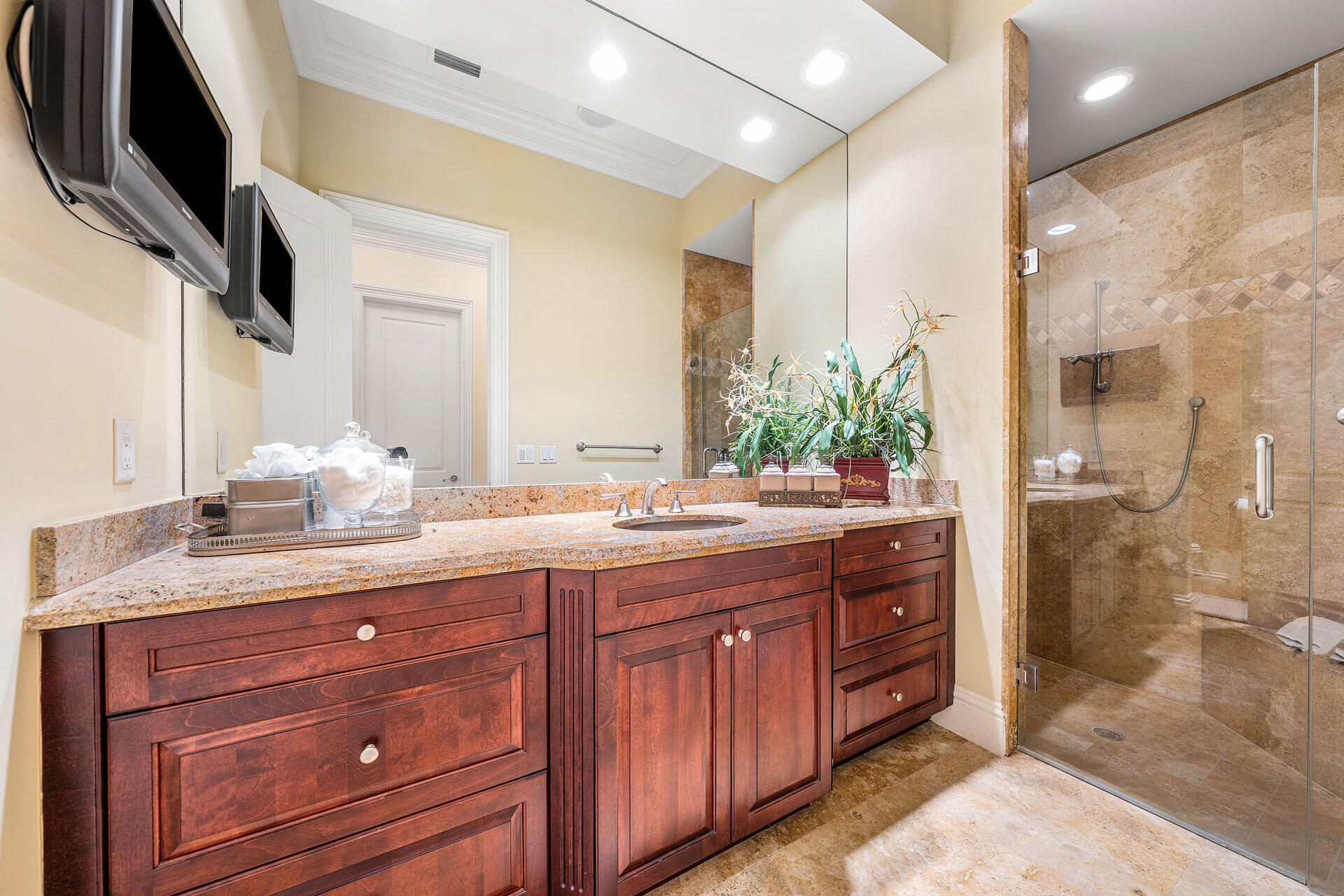 ROYAL PALM YACHT & COUNTRY CLUB - Residential