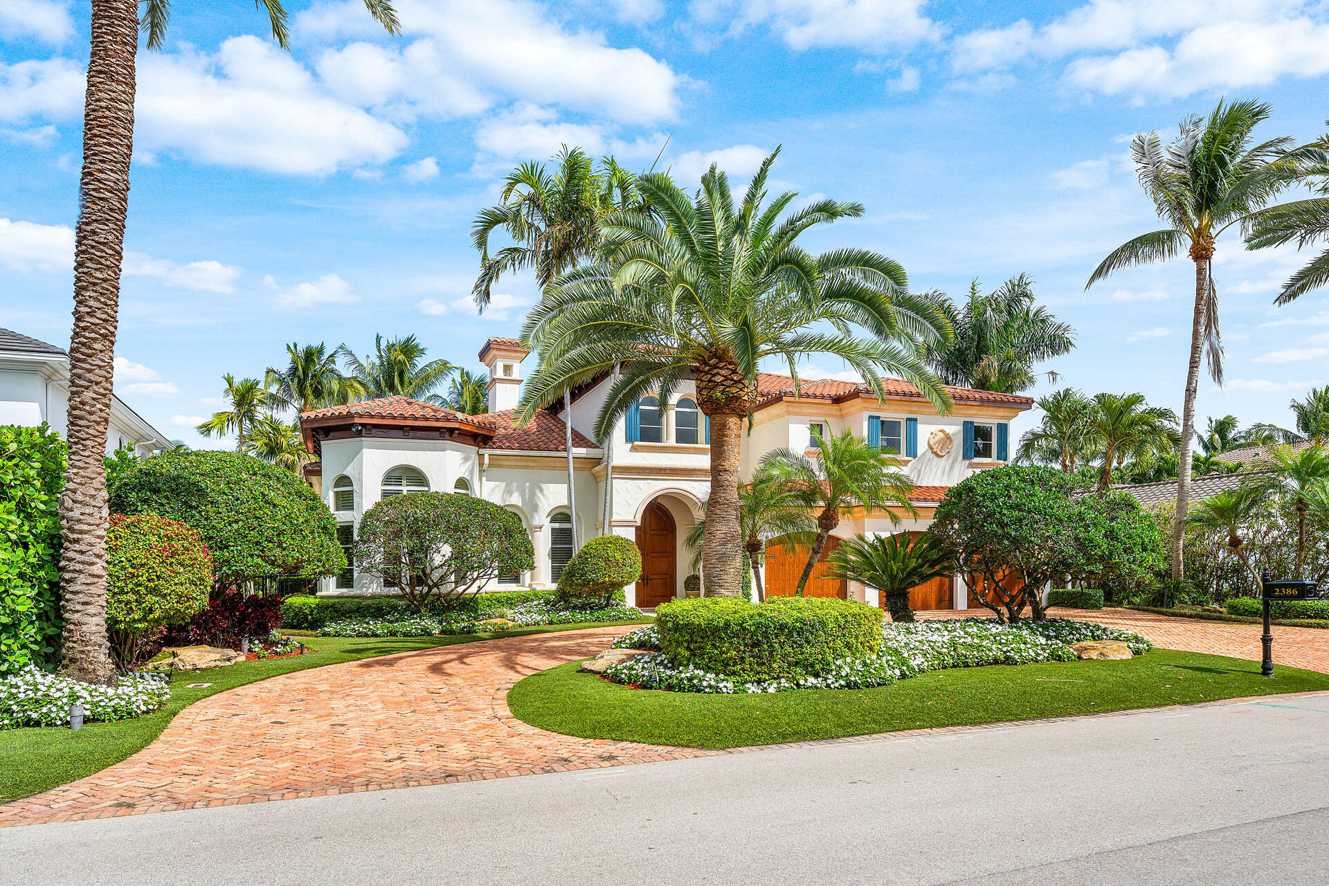 ROYAL PALM YACHT & COUNTRY CLUB - Residential