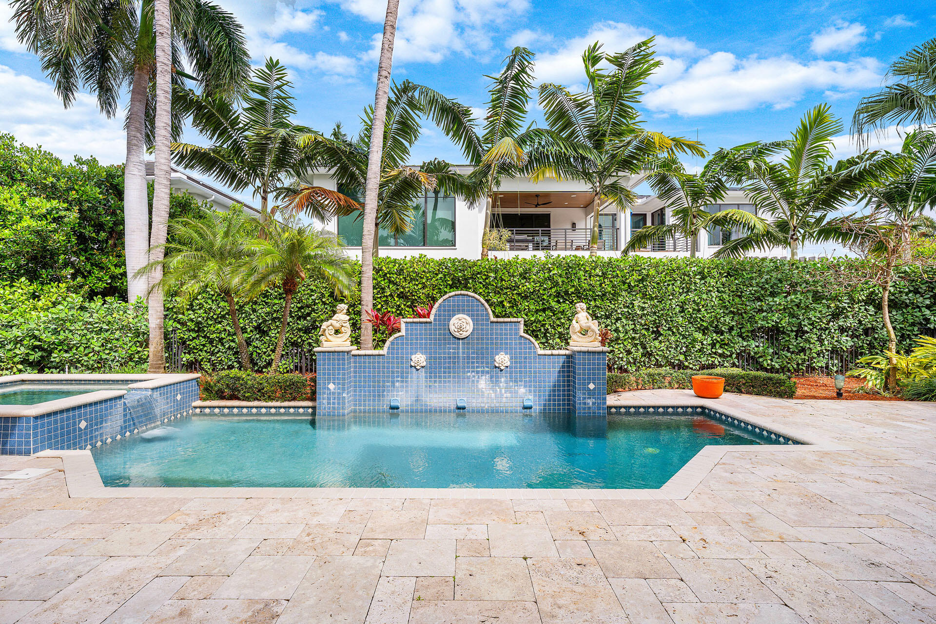 ROYAL PALM YACHT & COUNTRY CLUB - Residential