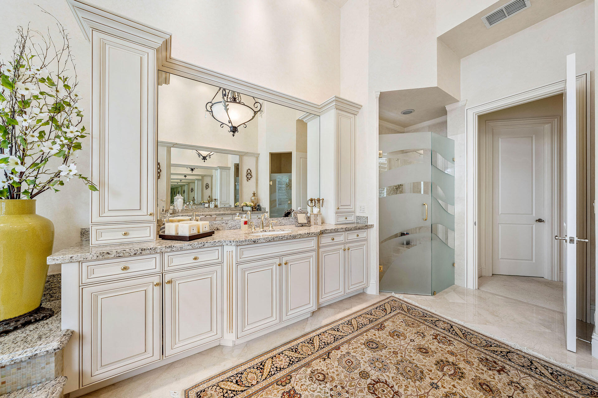 ROYAL PALM YACHT & COUNTRY CLUB - Residential