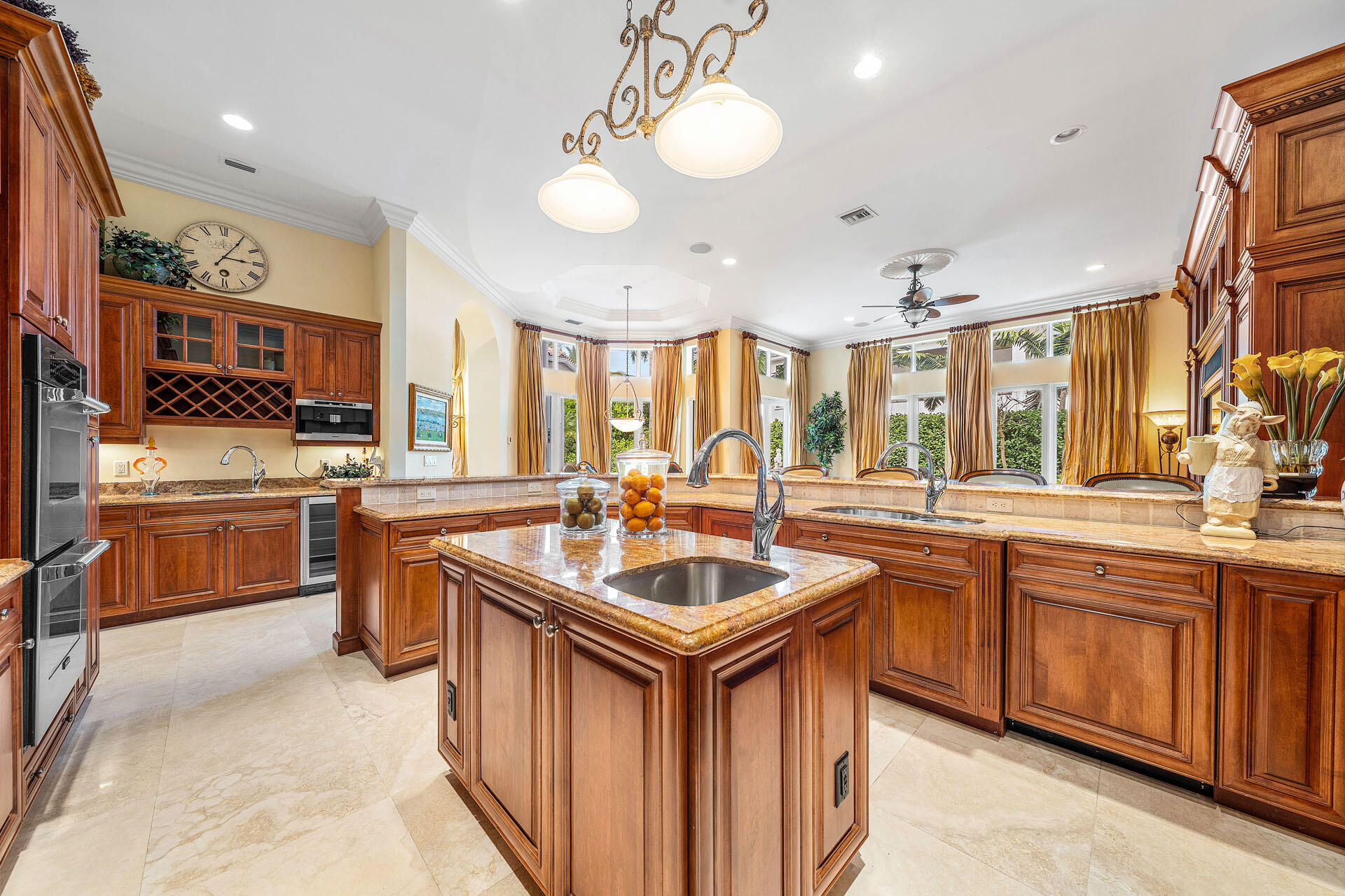 ROYAL PALM YACHT & COUNTRY CLUB - Residential