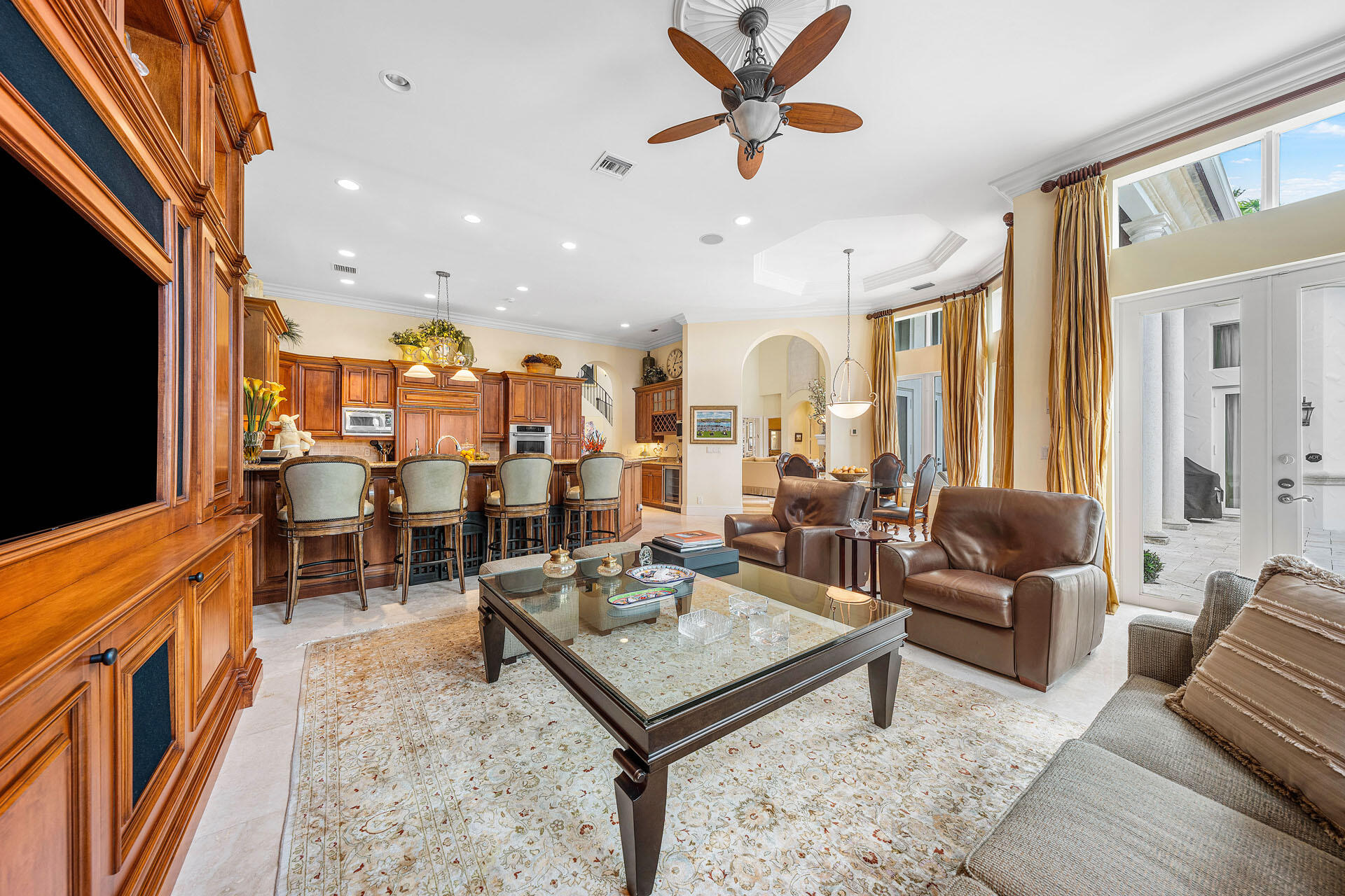 ROYAL PALM YACHT & COUNTRY CLUB - Residential