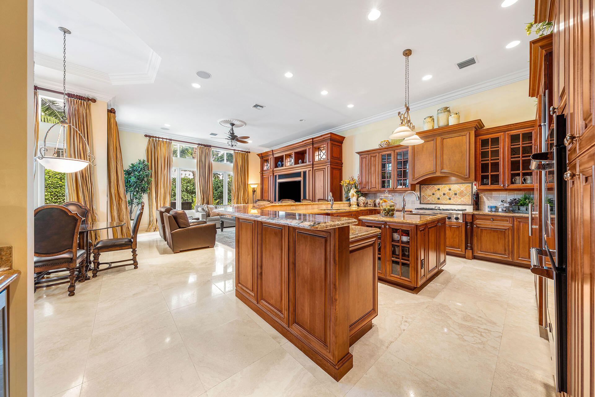 ROYAL PALM YACHT & COUNTRY CLUB - Residential