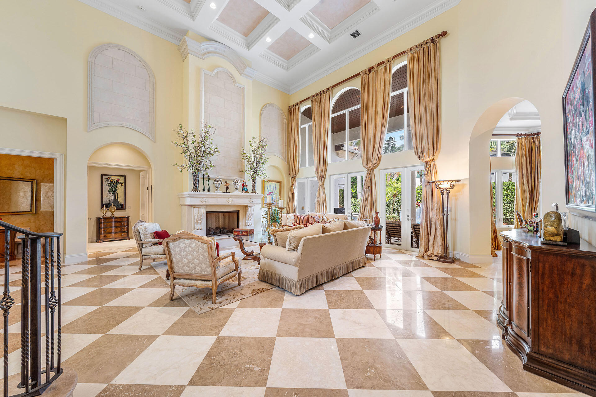 ROYAL PALM YACHT & COUNTRY CLUB - Residential