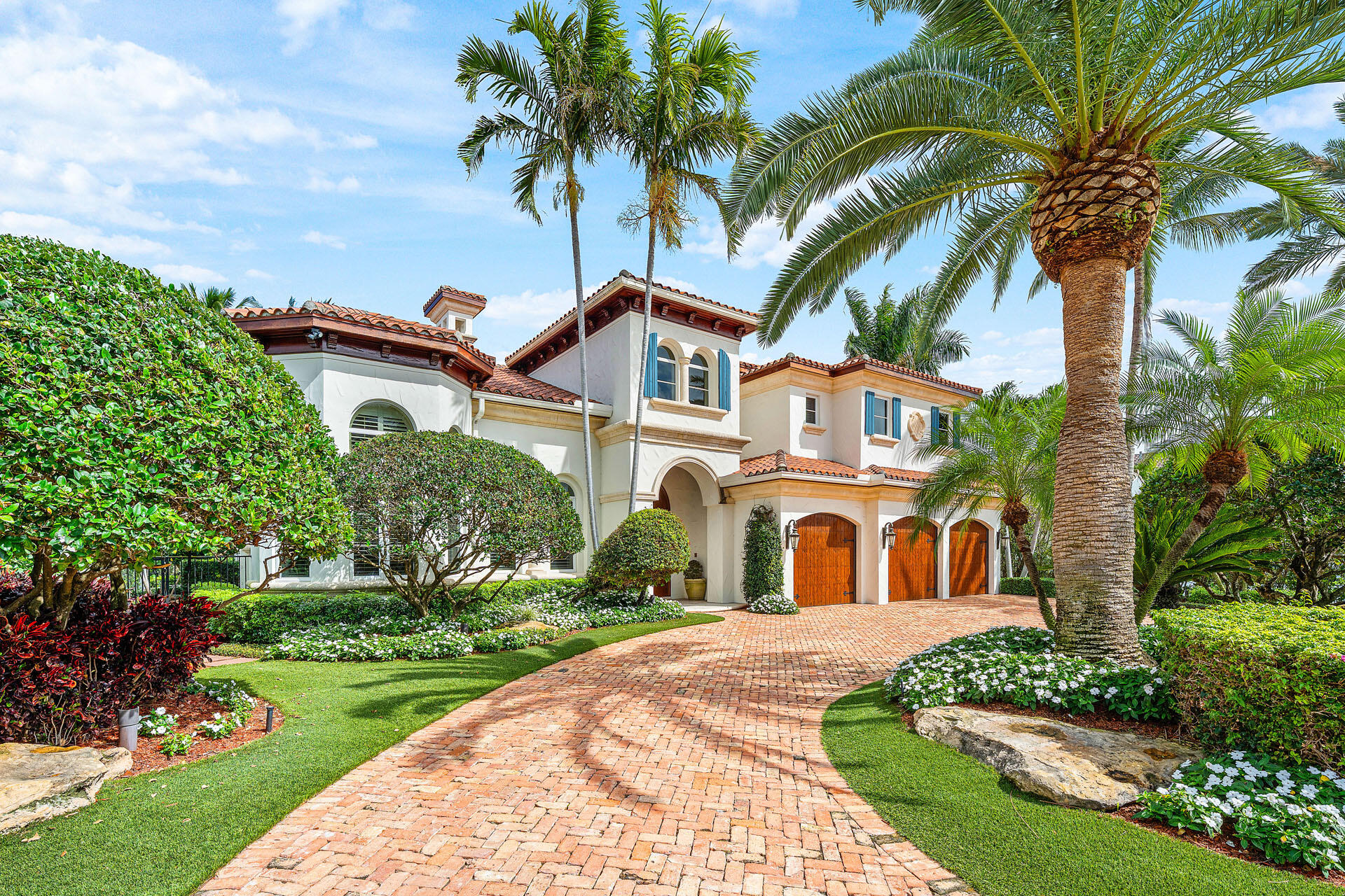 ROYAL PALM YACHT & COUNTRY CLUB - Residential