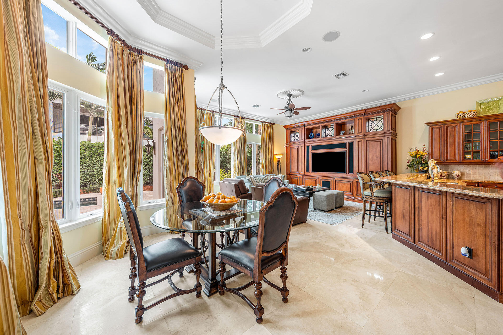 ROYAL PALM YACHT & COUNTRY CLUB - Residential