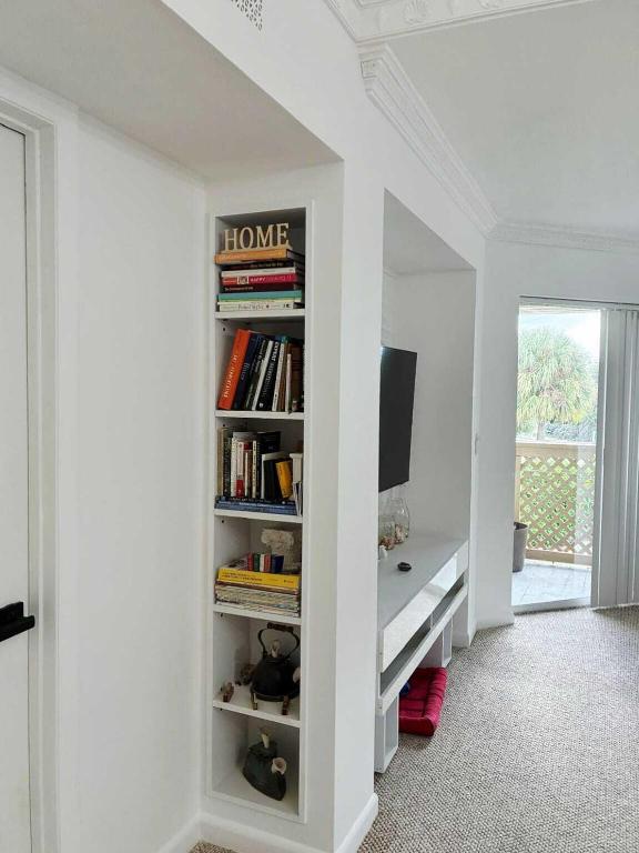 4863 Via Palm Lakes 812