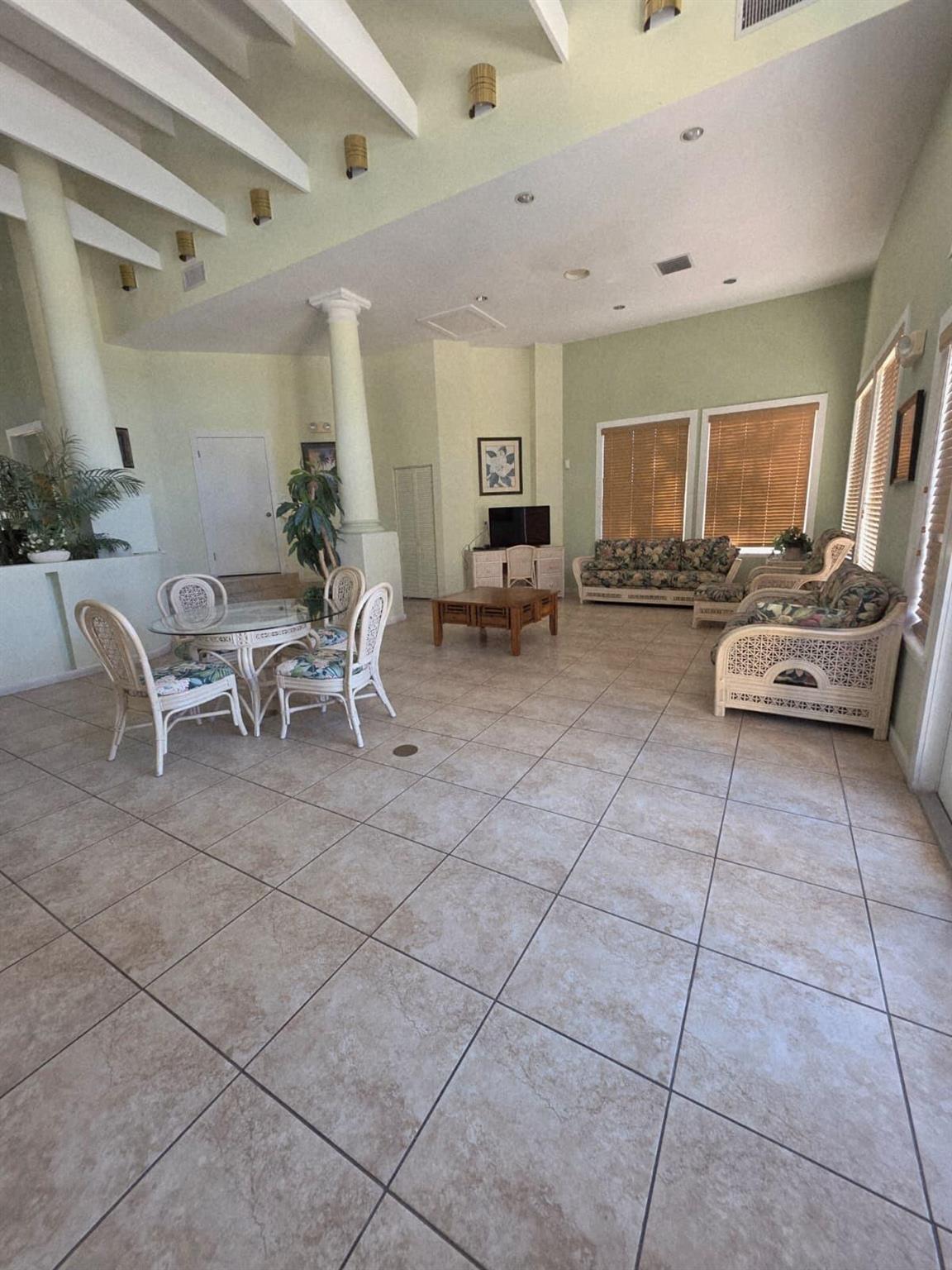 Palm Lake Condo - Residential