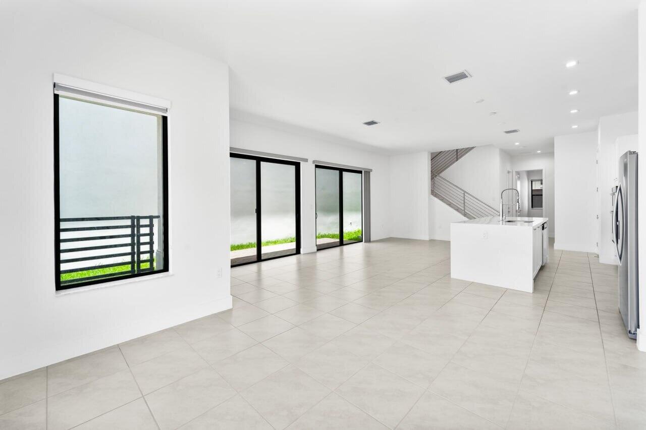 DOWNTOWN DORAL SOUTH PHASE ONE - Residential Lease