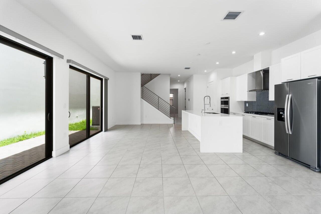 DOWNTOWN DORAL SOUTH PHASE ONE - Residential Lease