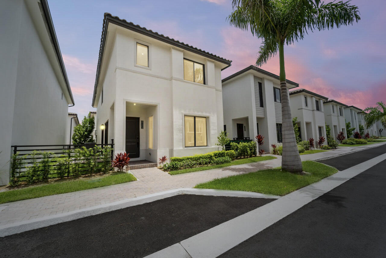 DOWNTOWN DORAL SOUTH PHASE ONE - Residential Lease
