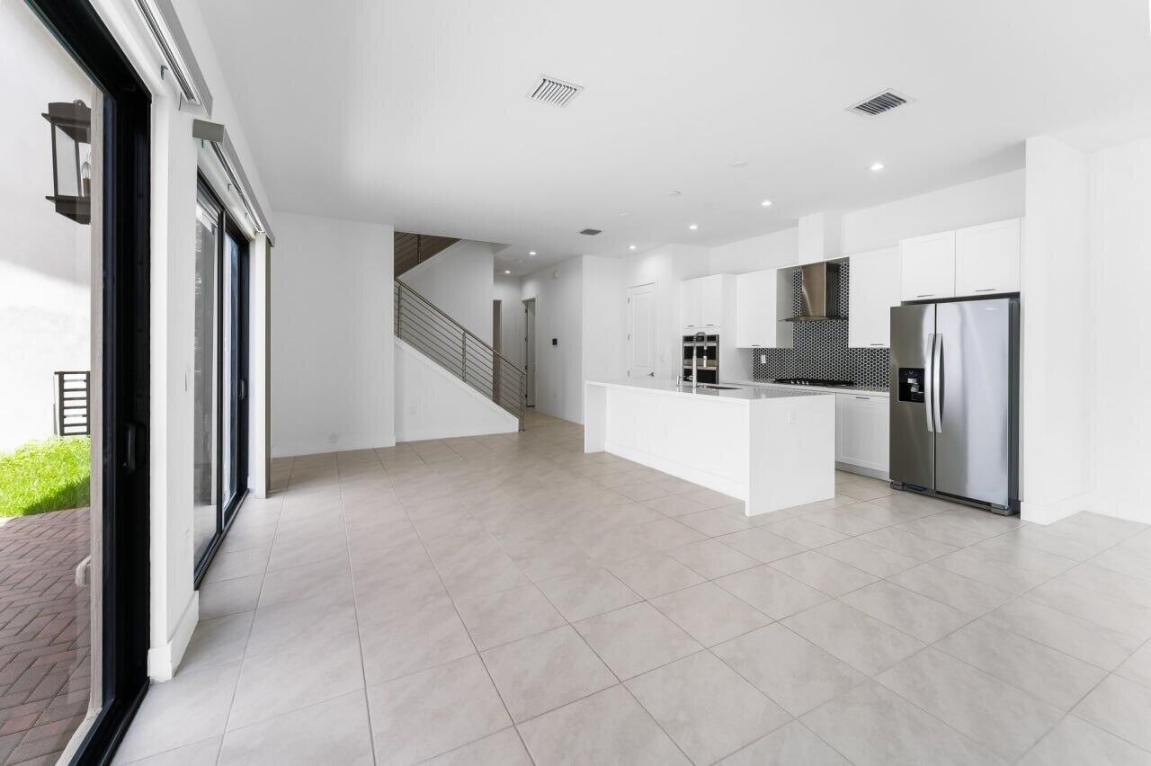 DOWNTOWN DORAL SOUTH PHASE ONE - Residential Lease