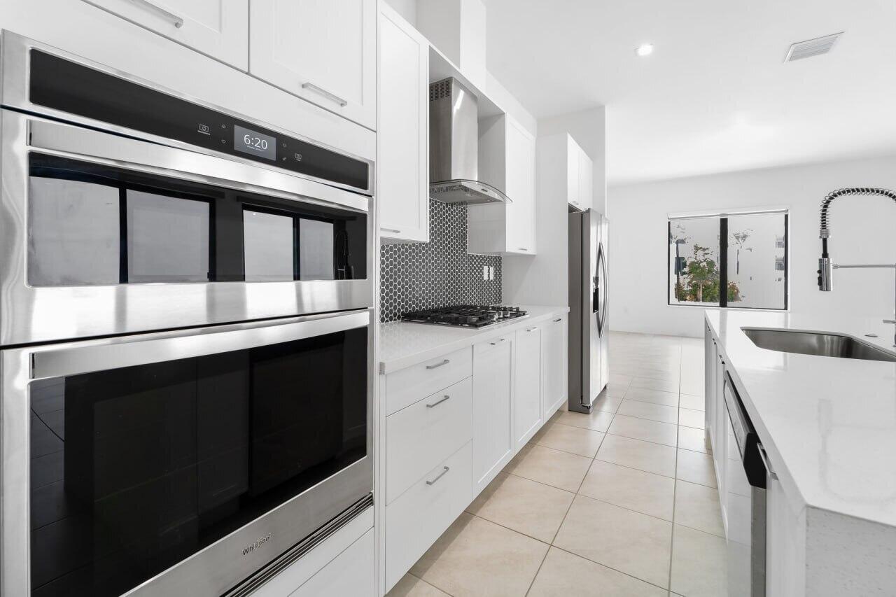 DOWNTOWN DORAL SOUTH PHASE ONE - Residential Lease