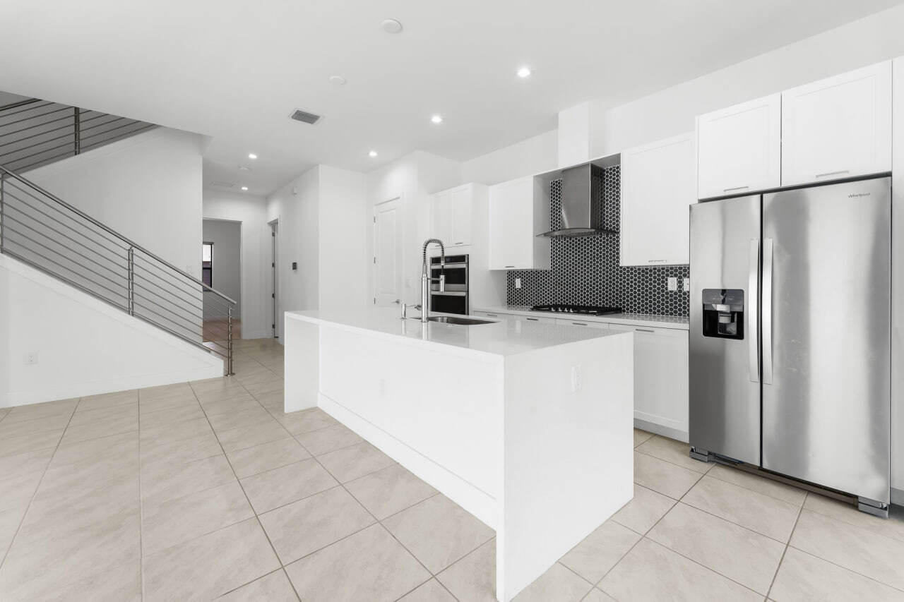 DOWNTOWN DORAL SOUTH PHASE ONE - Residential Lease