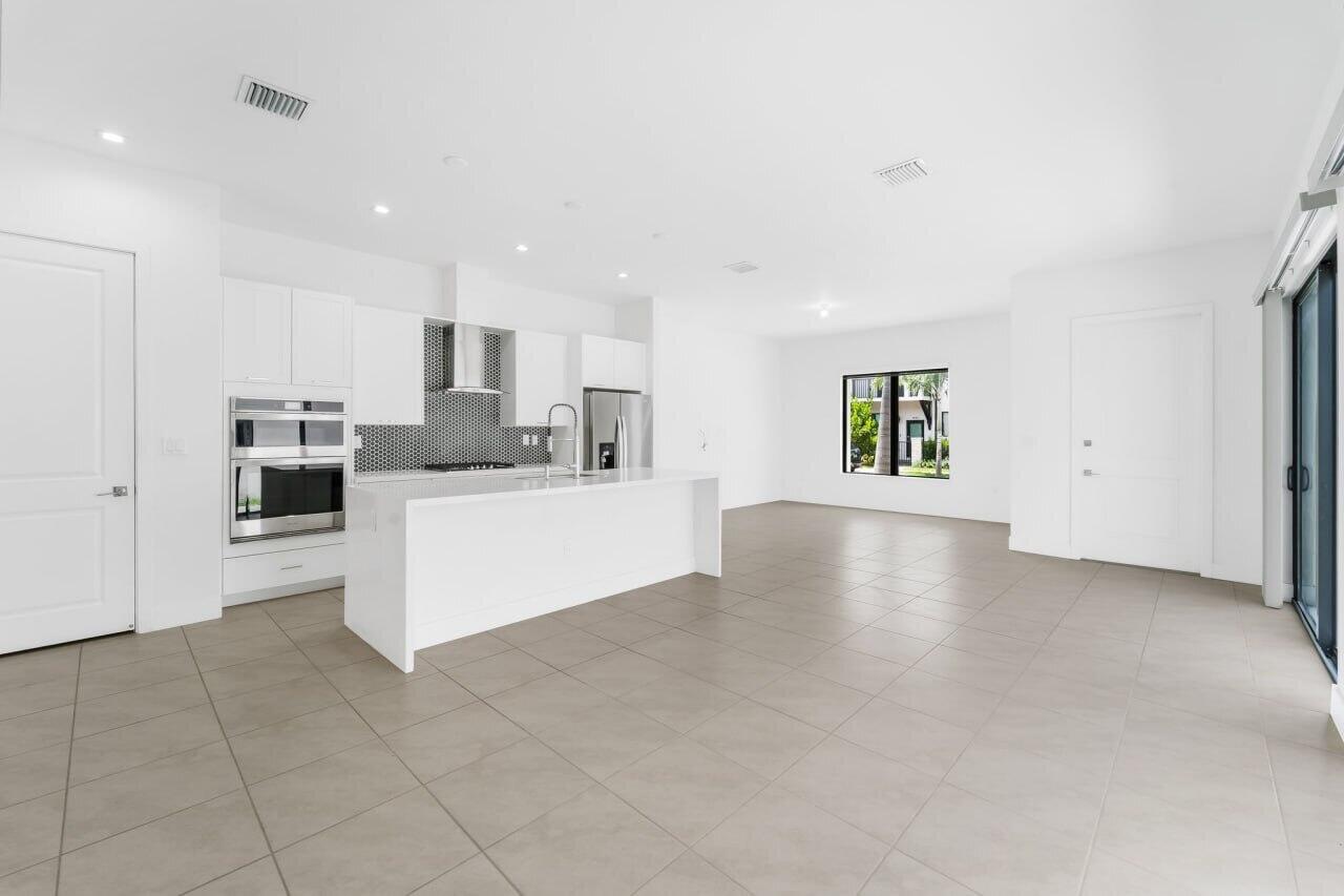 DOWNTOWN DORAL SOUTH PHASE ONE - Residential Lease