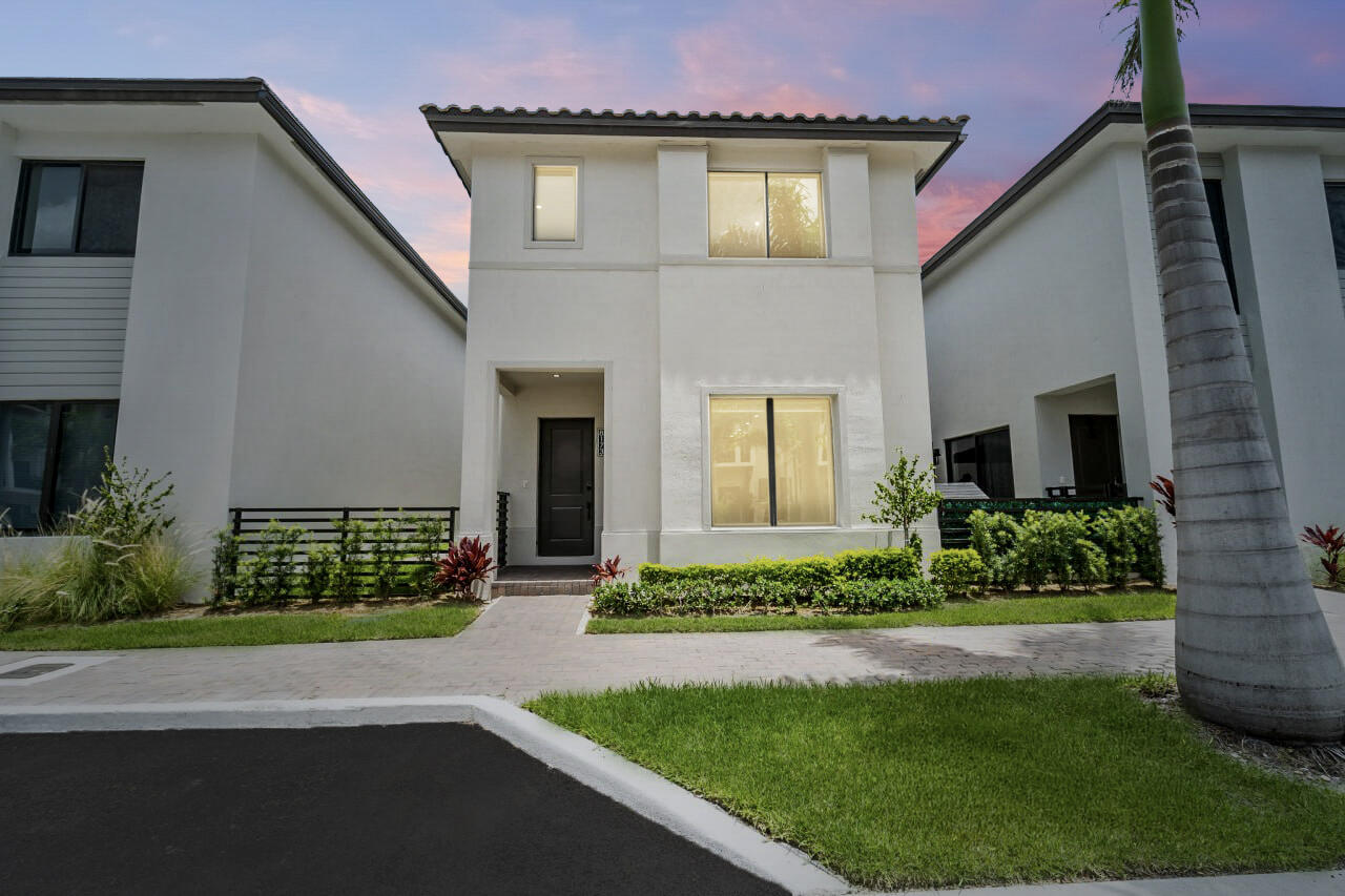DOWNTOWN DORAL SOUTH PHASE ONE - Residential Lease