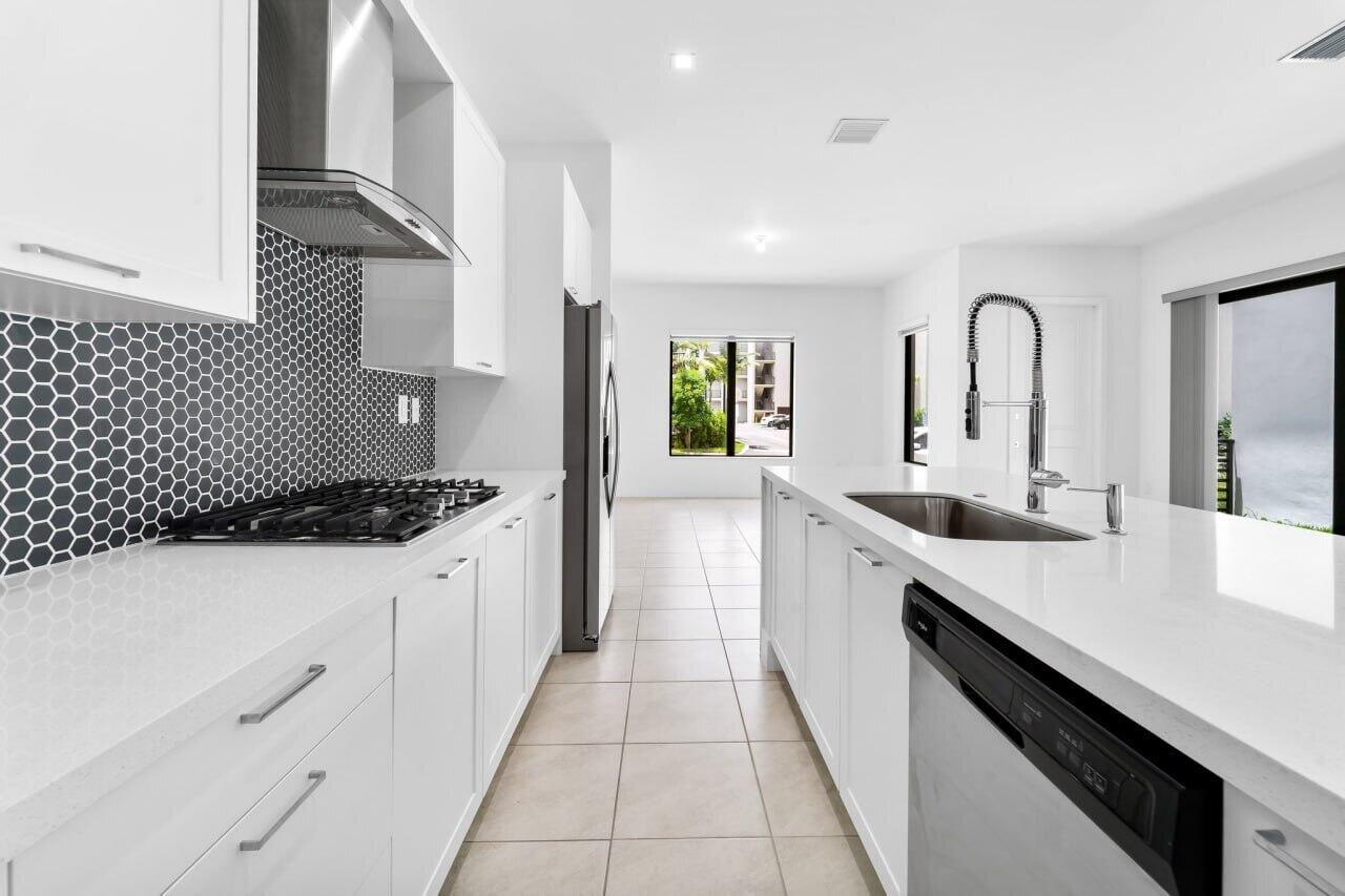 DOWNTOWN DORAL SOUTH PHASE ONE - Residential Lease