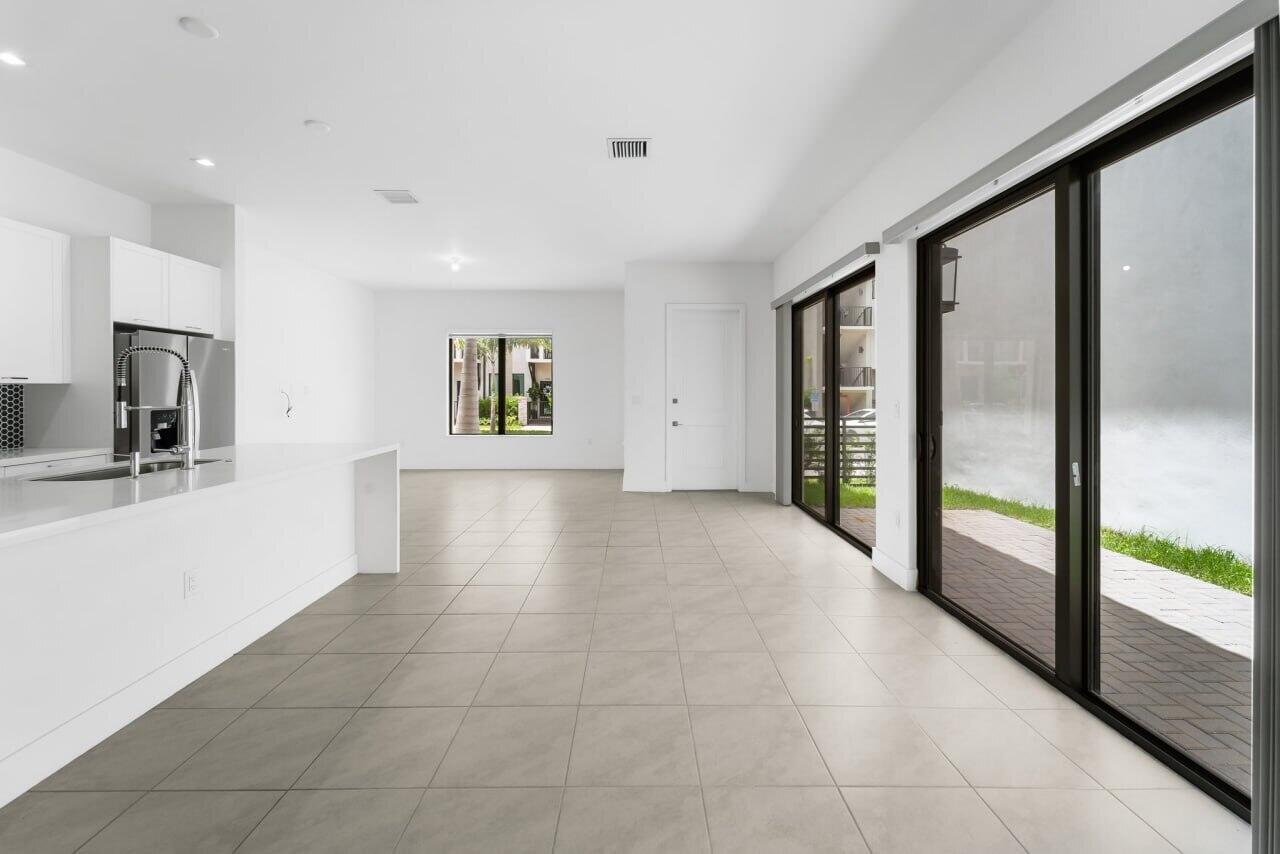 DOWNTOWN DORAL SOUTH PHASE ONE - Residential Lease