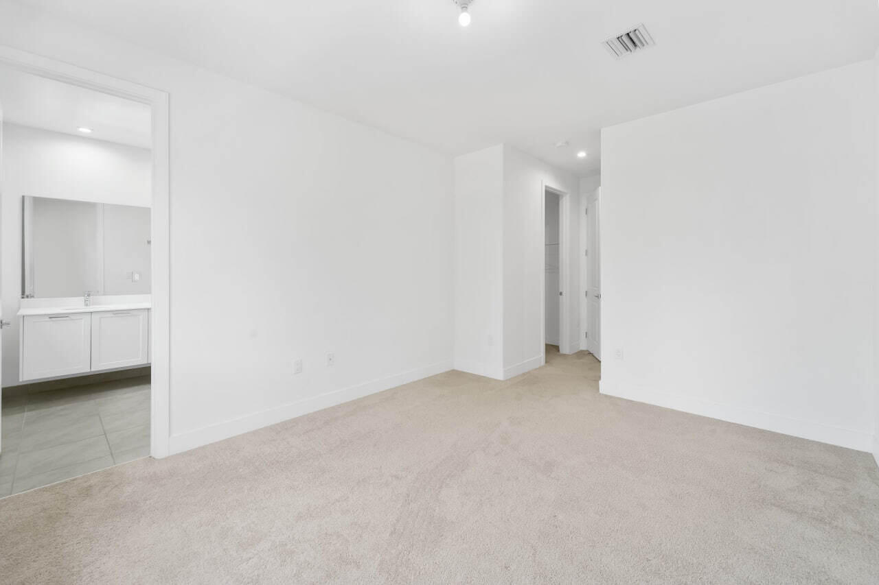 DOWNTOWN DORAL SOUTH PHASE ONE - Residential Lease