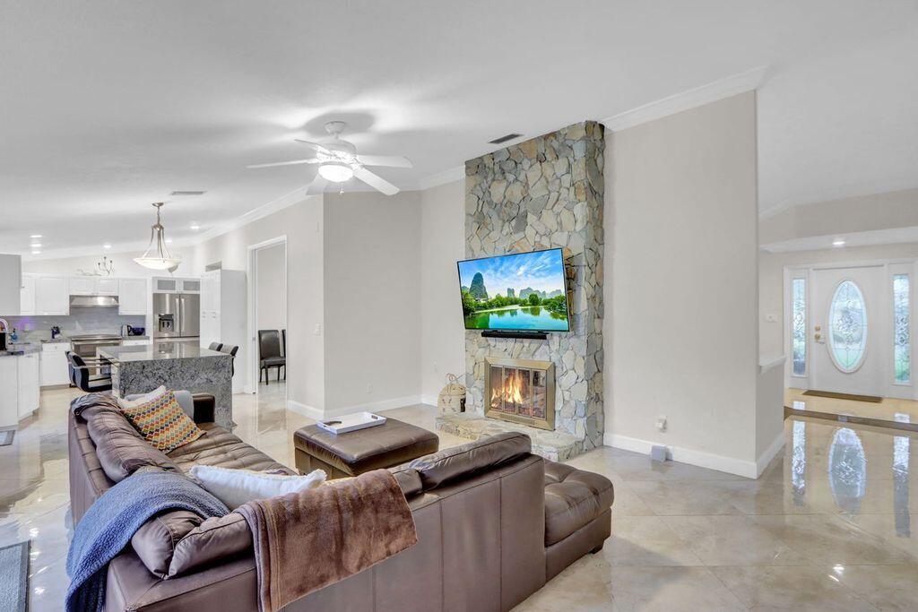 Colonnade - Residential Lease