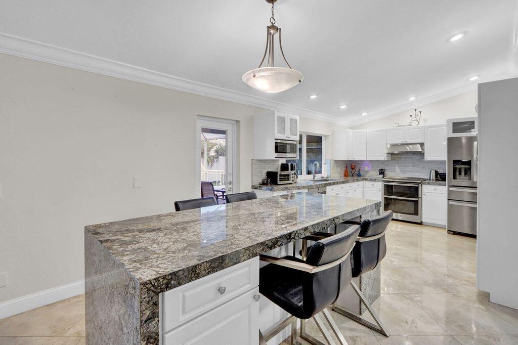 Colonnade - Residential Lease