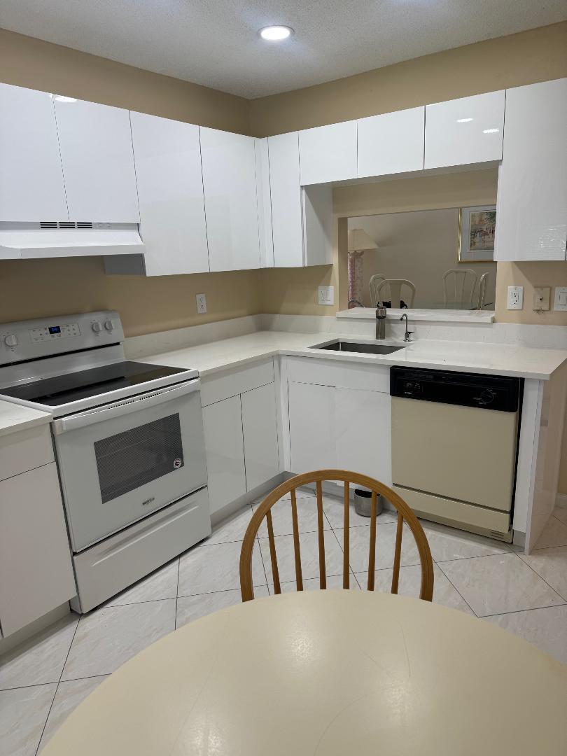 LAKES OF DELRAY - Residential Lease