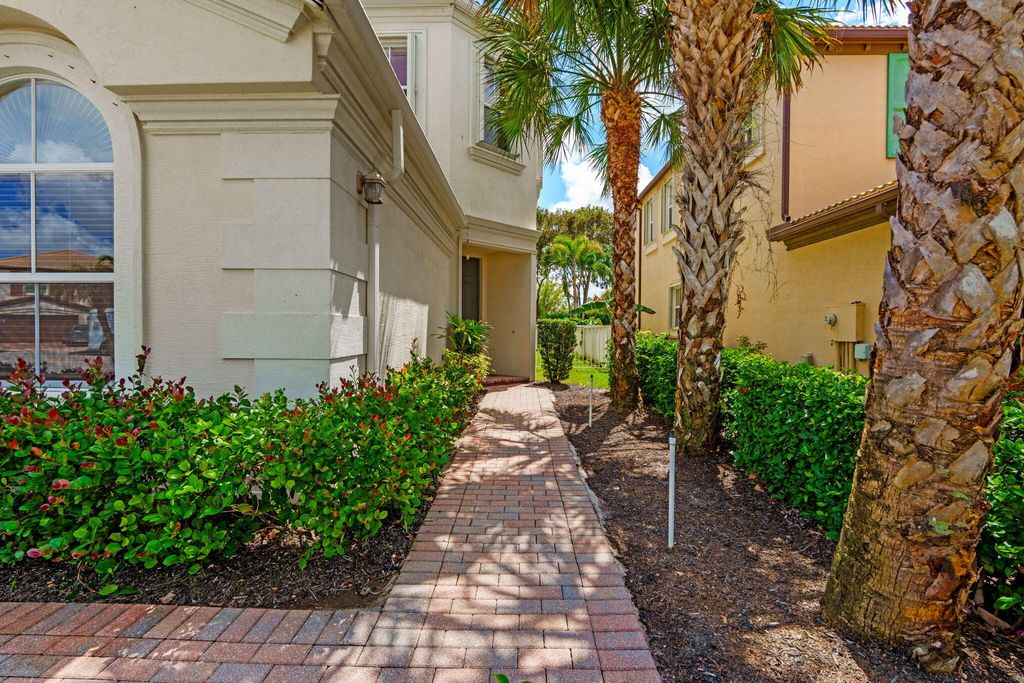 Photo of 9723 Phipps Lane, Wellington, FL 33414 (MLS # B26010360)